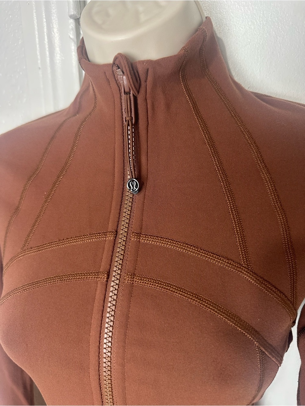 lululemon athletica Women's Rust Brown Fitted Full-Zip Jacket - Picture 2 of 4